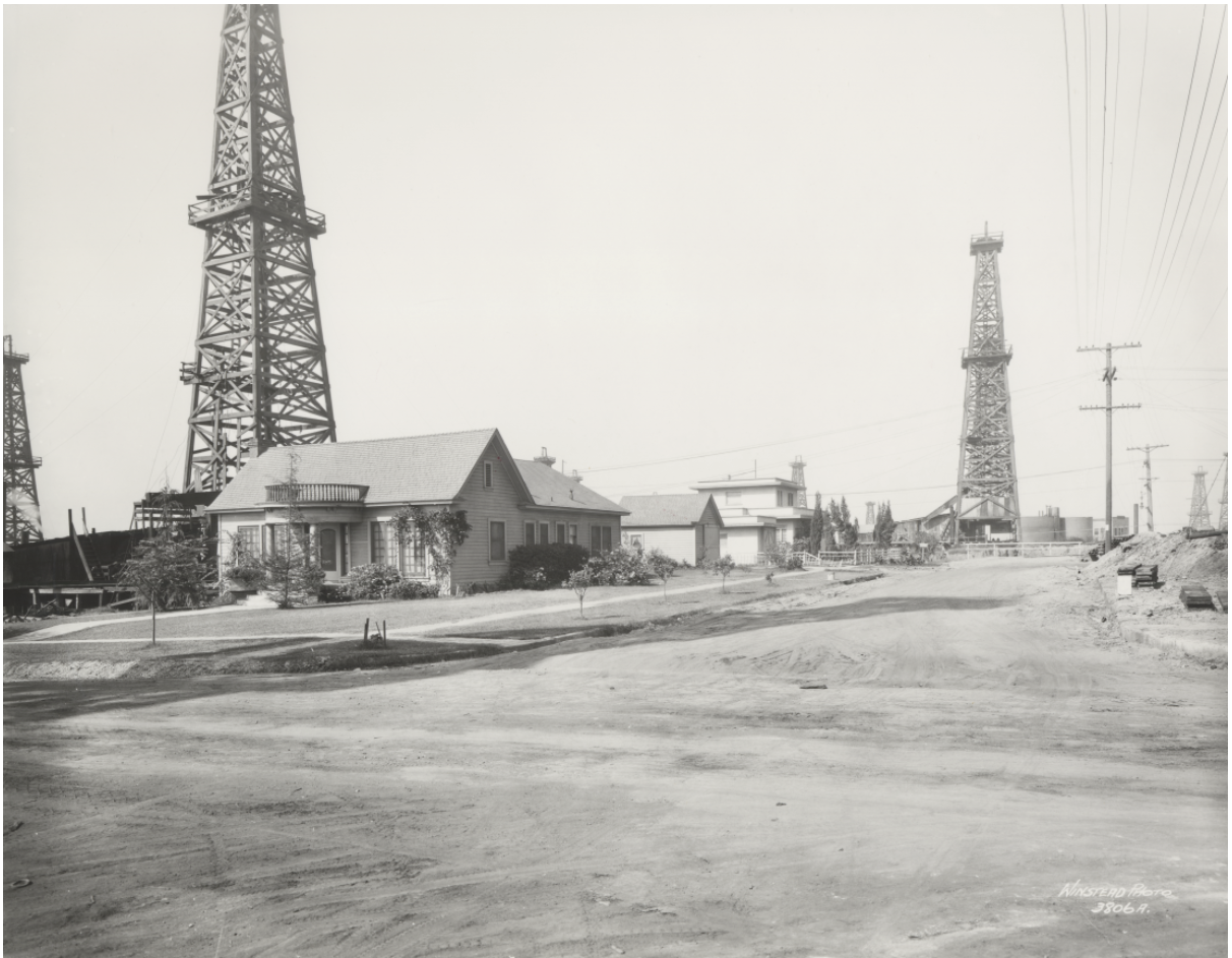 Oil in the Neighborhood | Los Cerritos History